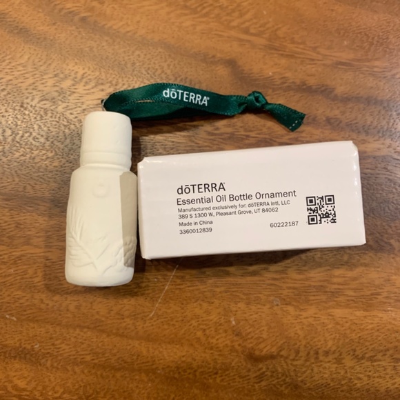 Doterra Diffuser Ornament - Oil Bottle Shape - Picture 2 of 2